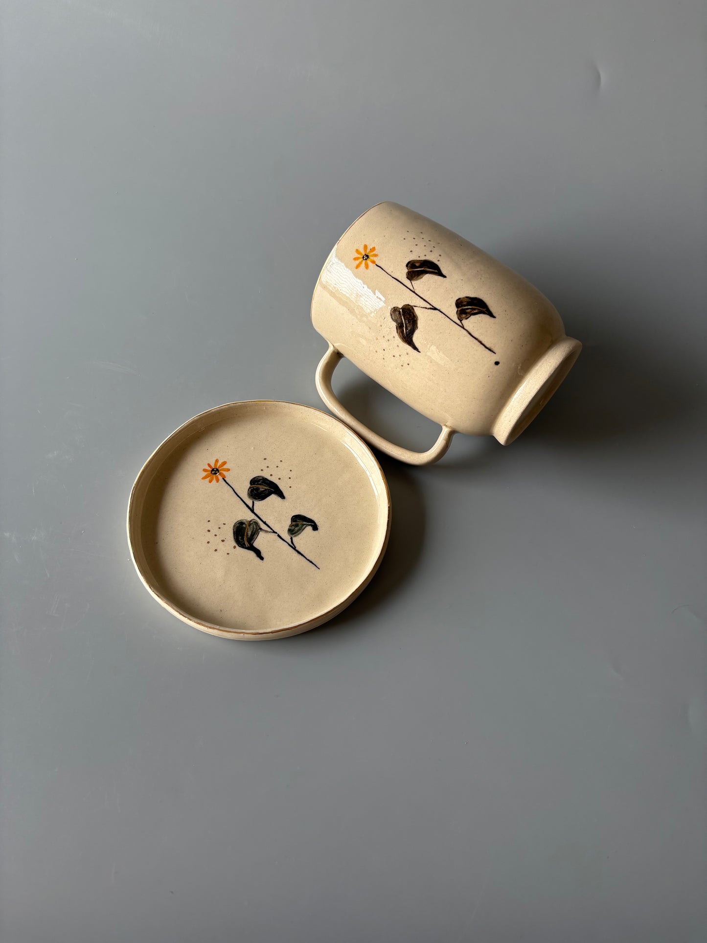 Set of 2: Sunflower Cake Plates