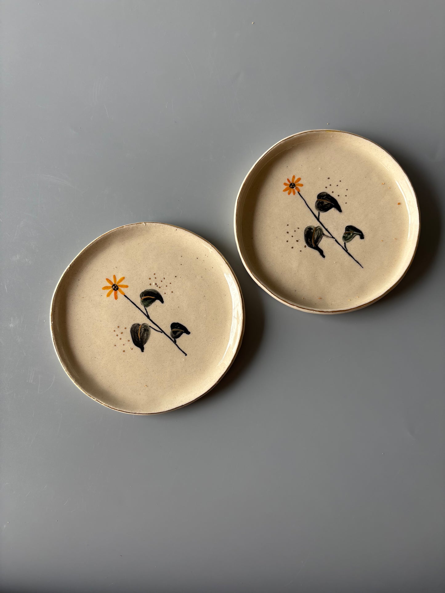 Set of 2: Sunflower Cake Plates