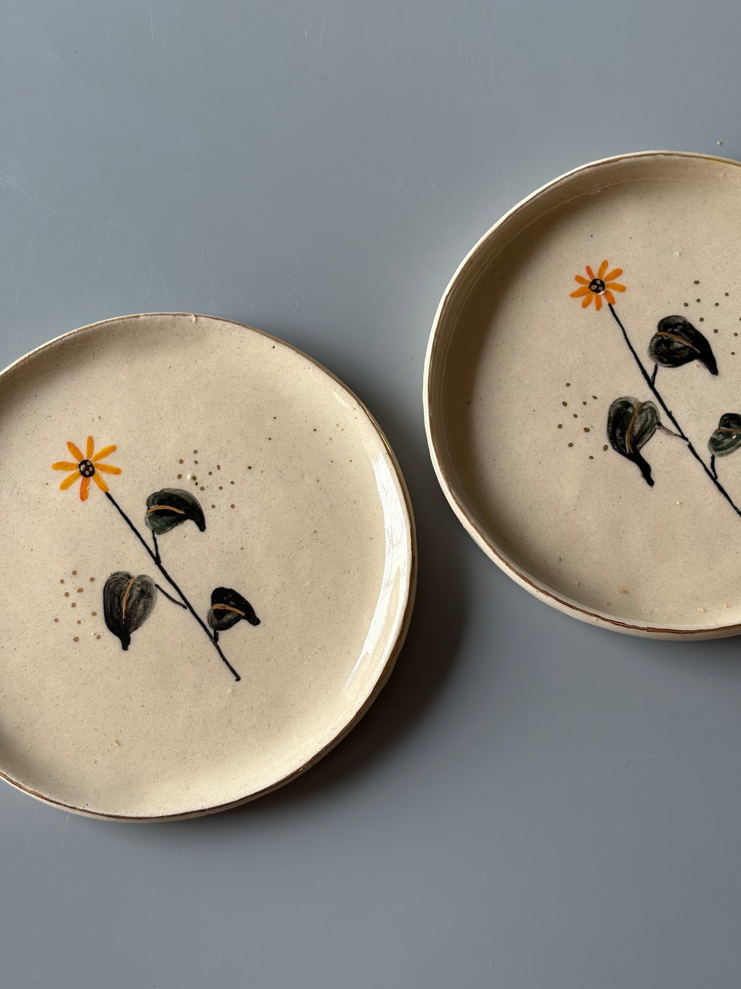 Set of 2: Sunflower Cake Plates
