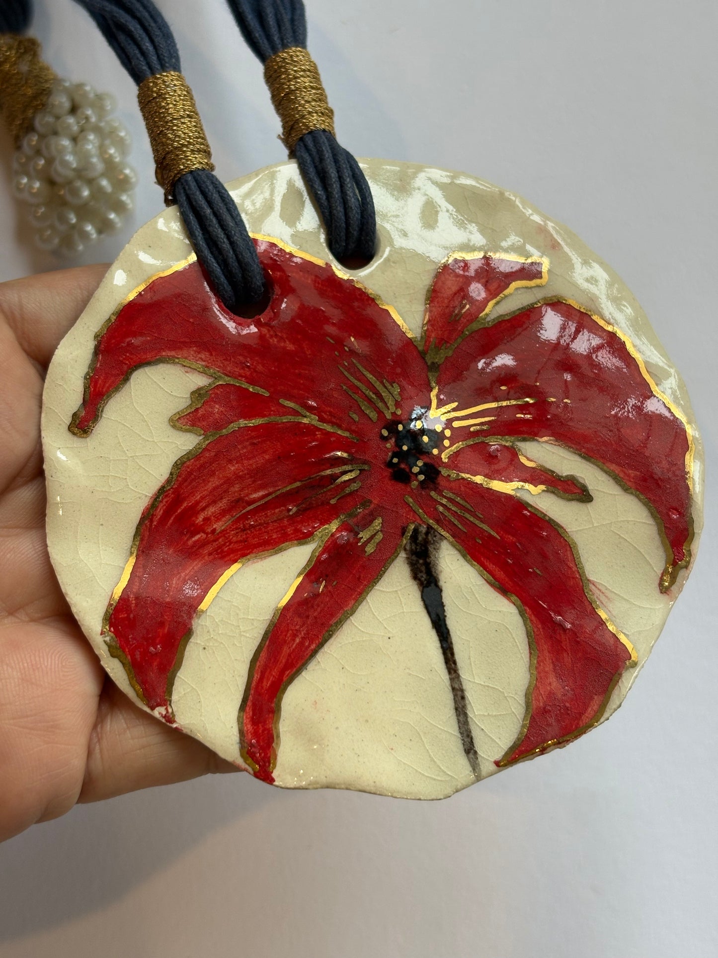 Lily Red 24K