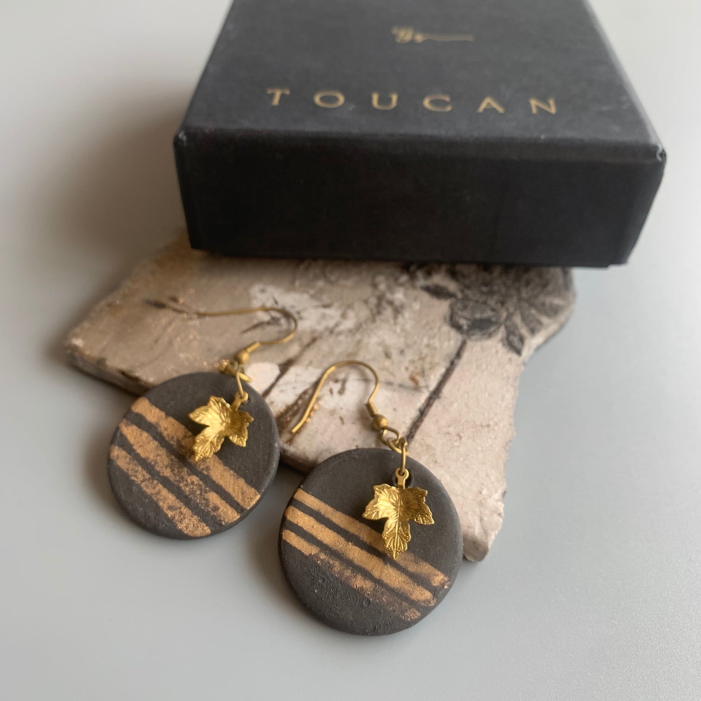 Saaz in 24 Karat Gold (Round Dangler)