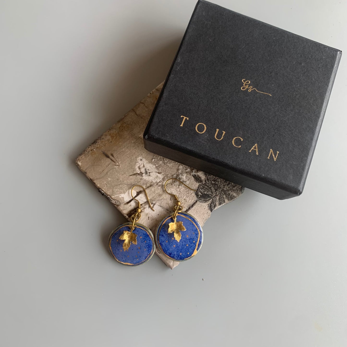 Saaz in 24 Karat Gold (Round Dangler)