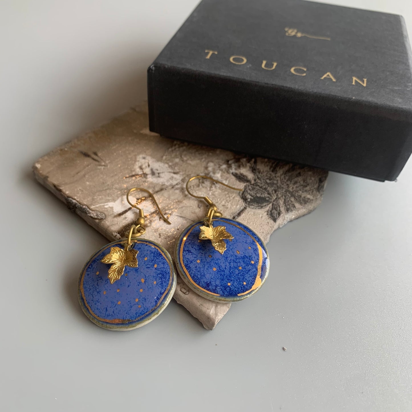 Saaz in 24 Karat Gold (Round Dangler)