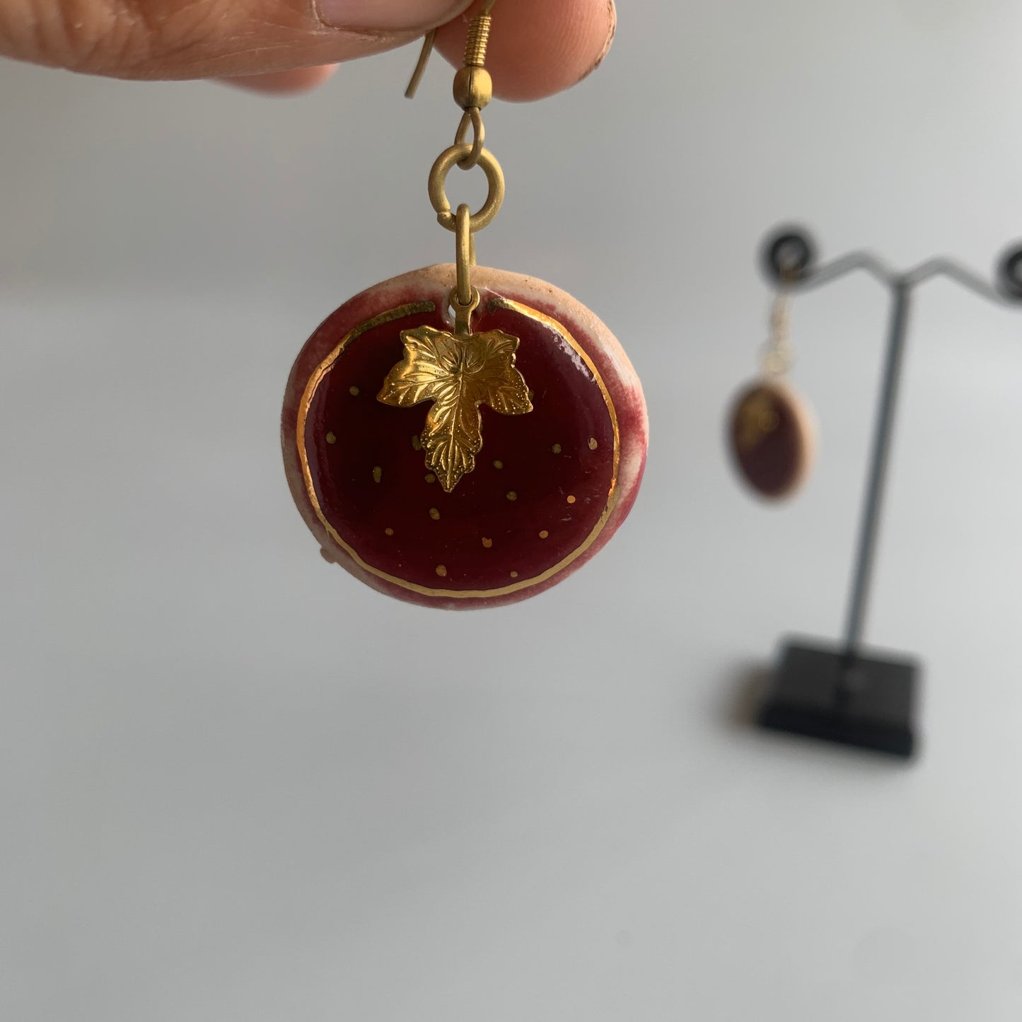 Saaz in 24 Karat Gold (Round Dangler)