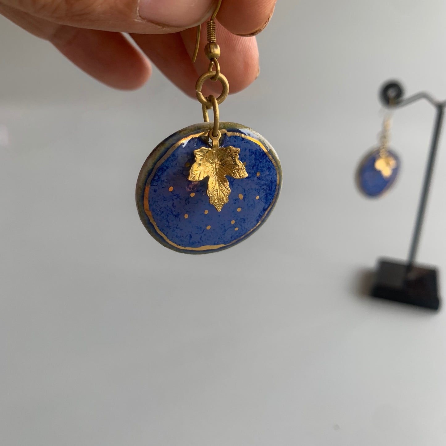 Saaz in 24 Karat Gold (Round Dangler)