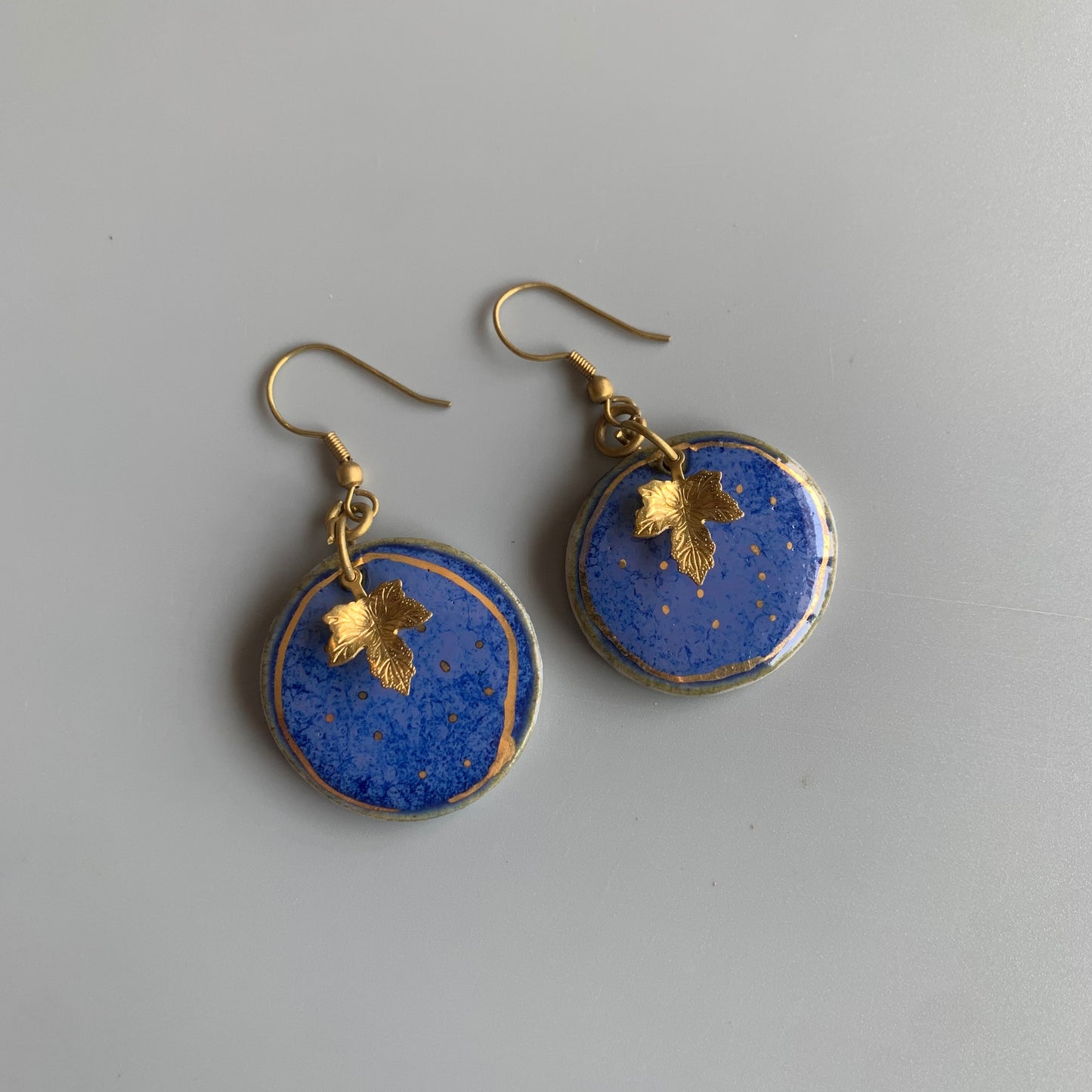 Saaz in 24 Karat Gold (Round Dangler)
