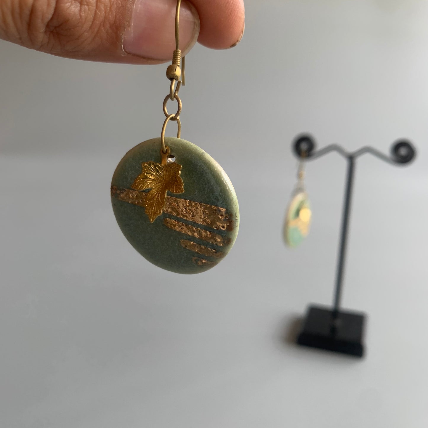 Saaz in 24 Karat Gold (Round Dangler)