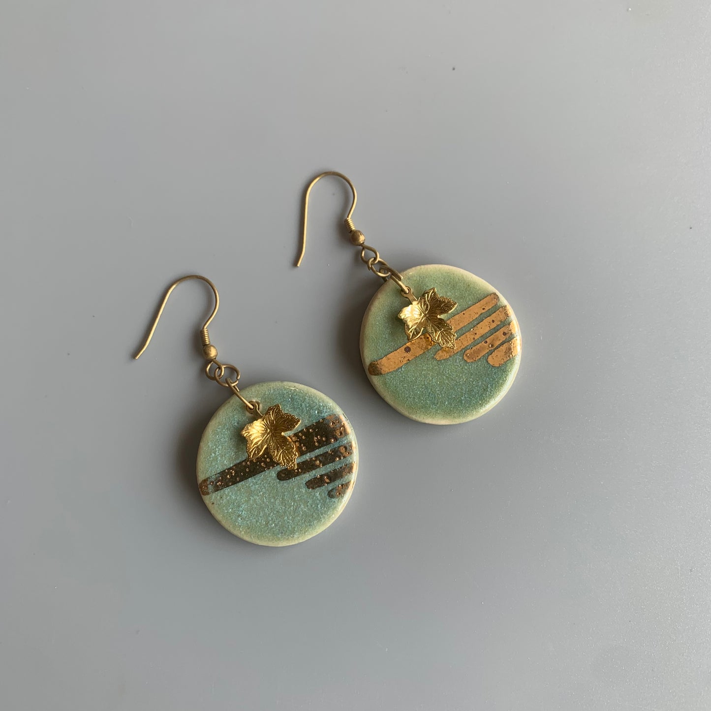 Saaz in 24 Karat Gold (Round Dangler)