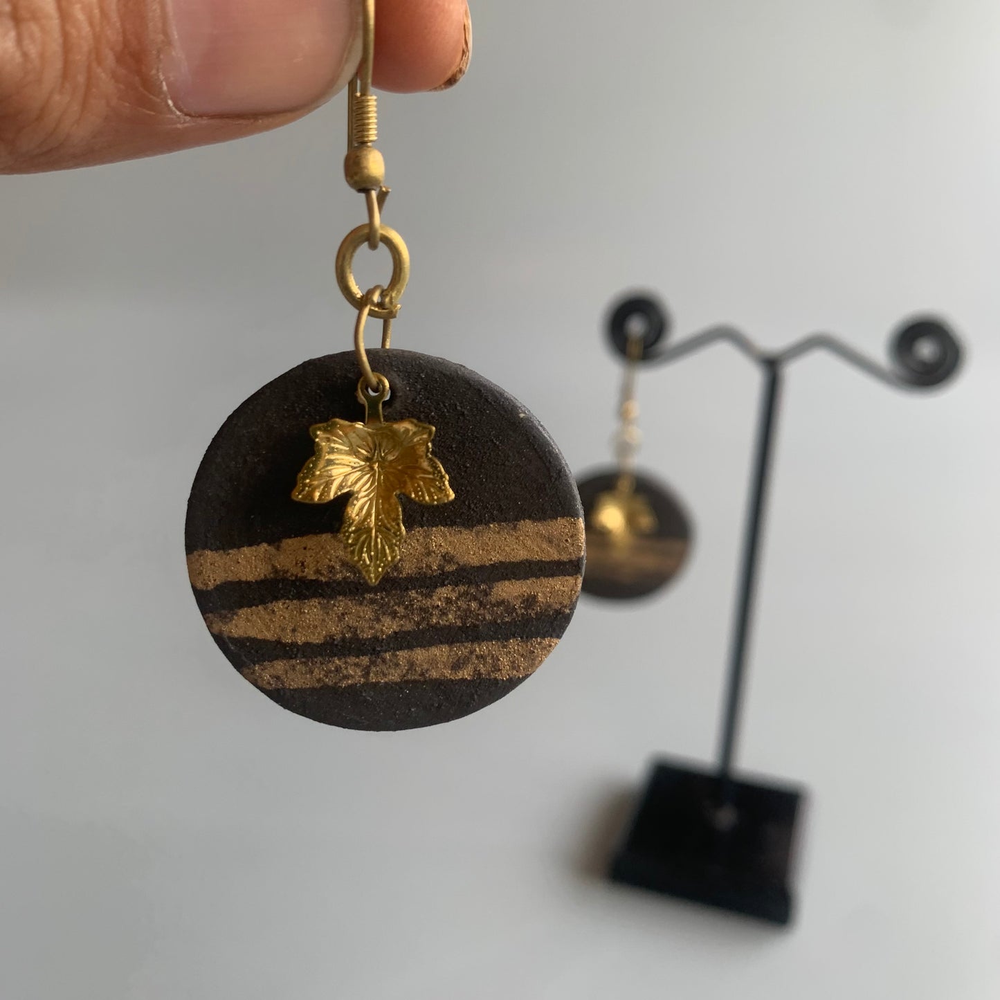 Saaz in 24 Karat Gold (Round Dangler)