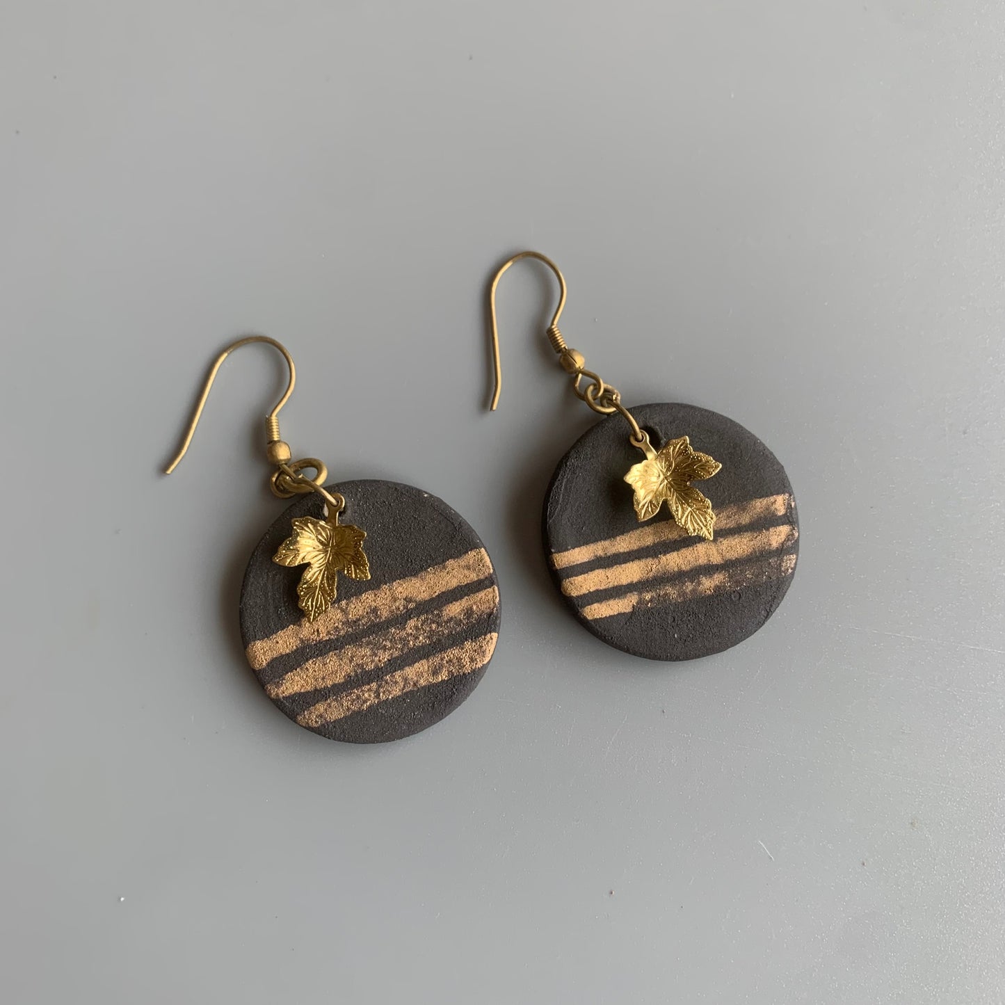 Saaz in 24 Karat Gold (Round Dangler)