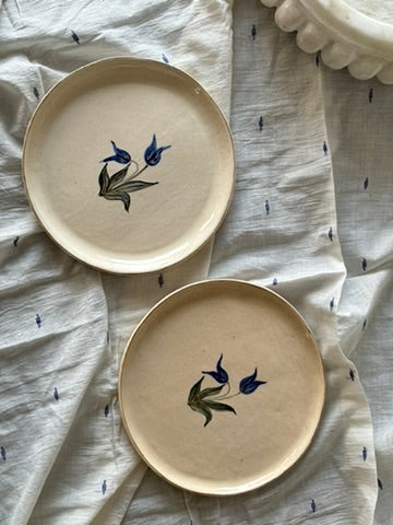 Set of 2: Tulip Cake Plates