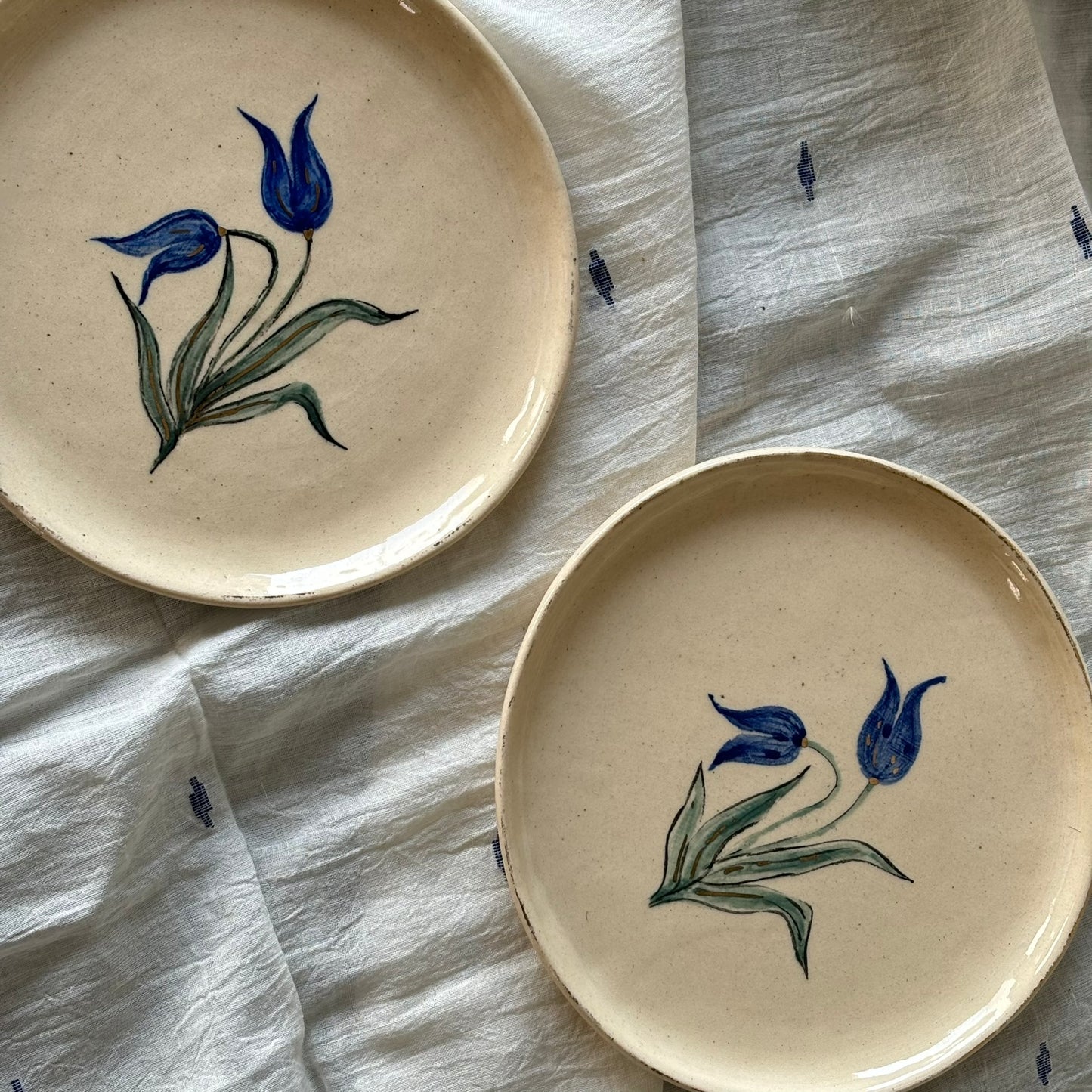 Set of 2: Tulip Cake Plates