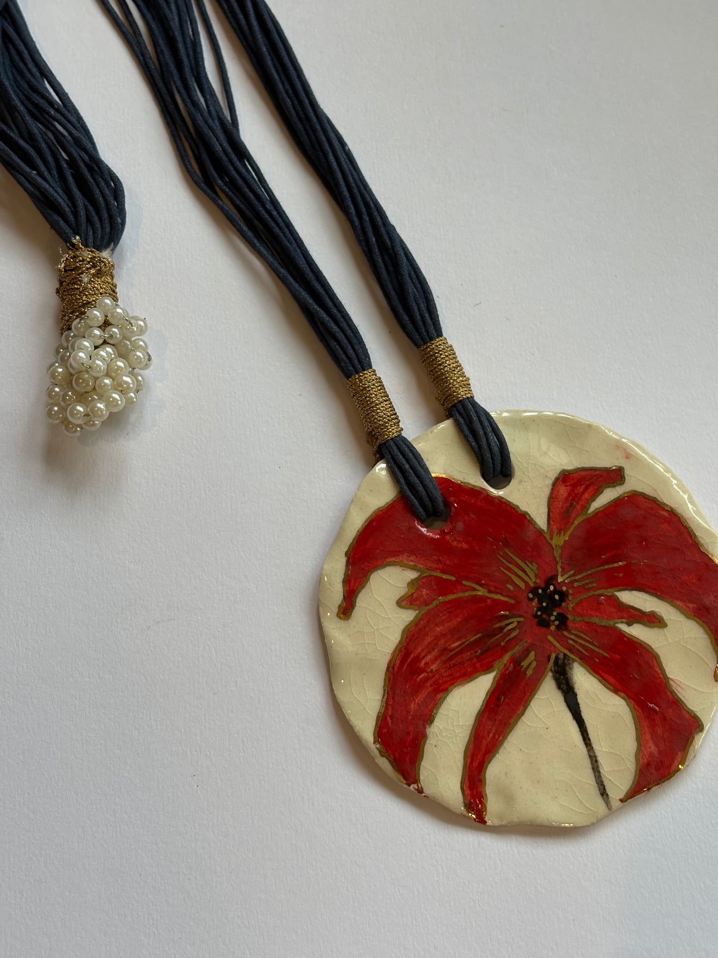 Lily Red 24K