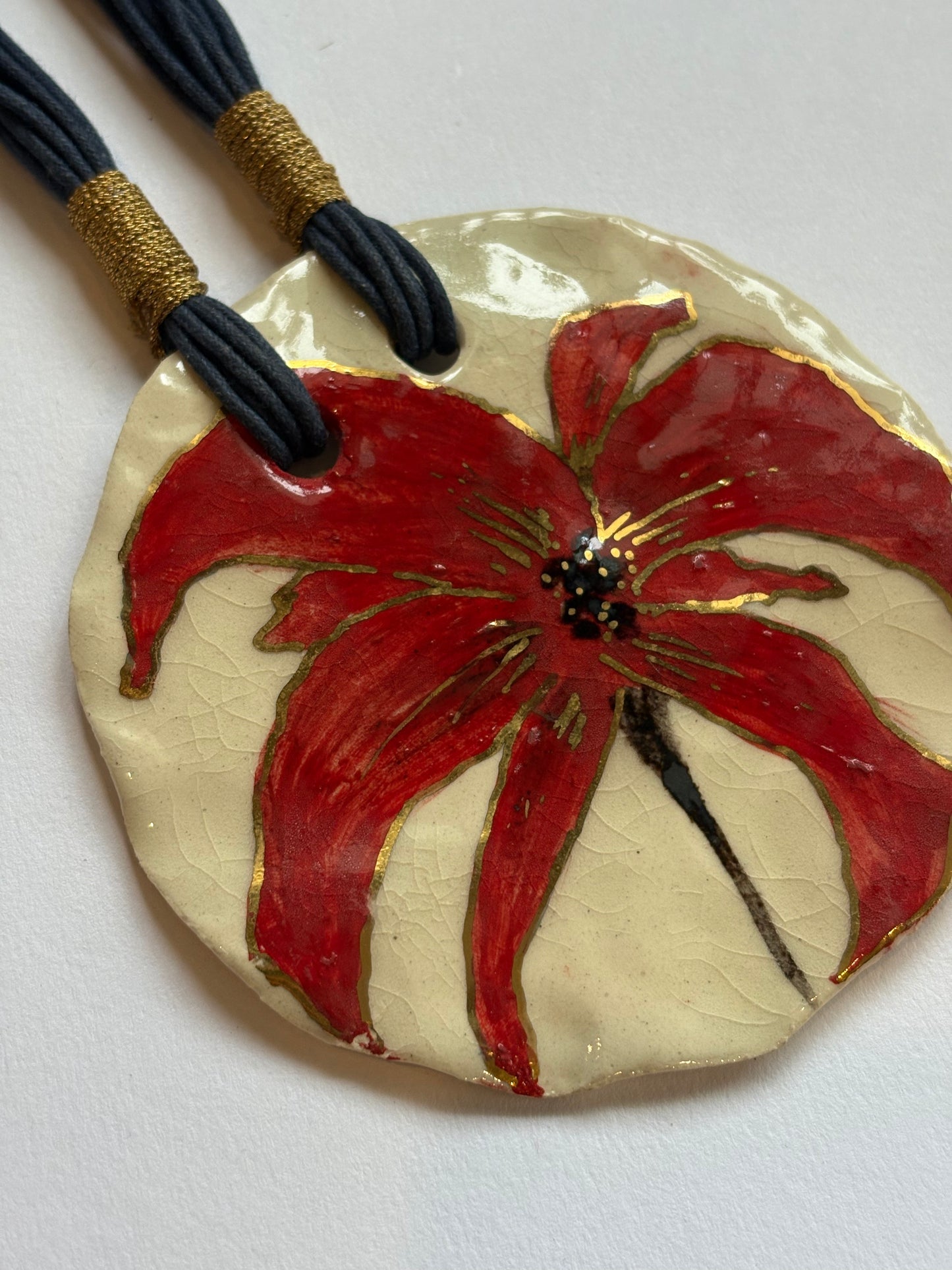 Lily Red 24K