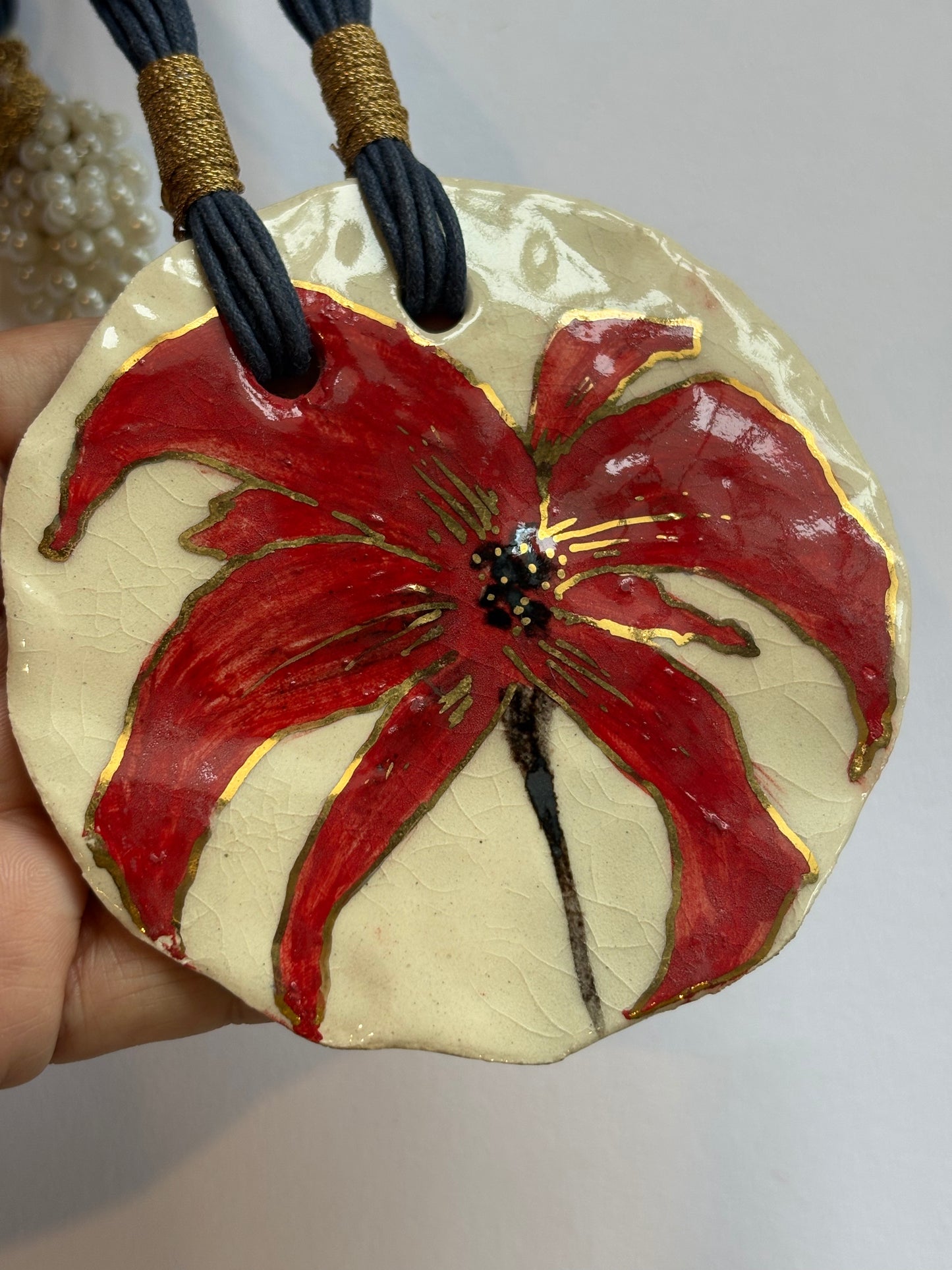 Lily Red 24K